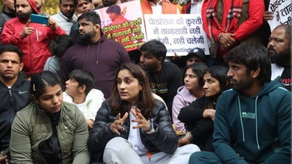 Sakshi Malik, Vinesh Phogat, Bajrang Punia, and others protesting against Wrestlers Federation of India
